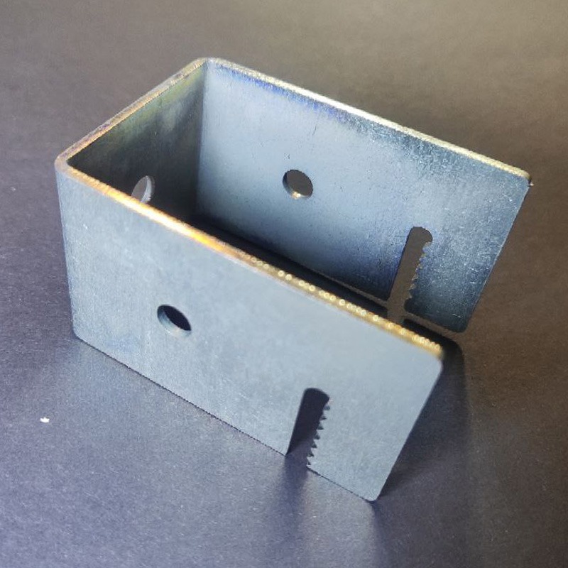 کلمپ اتصال پنل خورشیدی پروفیل ۴۰×۴۰ میلی‌متر